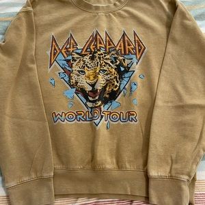 Women’s Def Leppard crewneck